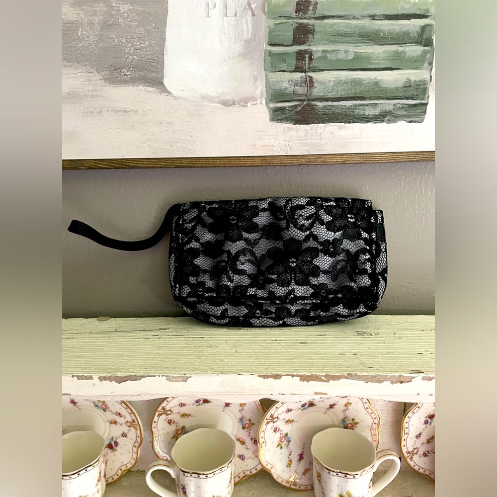 NWOT Victoria’s Secret Black Lace Clutch Cosmetic Case Wristlet